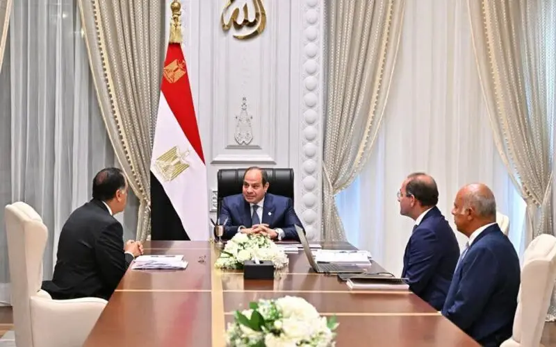 الرئيس السيسي يوجه الحكومة بخفض أعباء الديون وزيادة الإنفاق على الصحة والتعليم وتكافل وكرامة