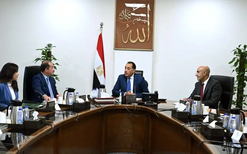 رئيس الوزراء يتابع ملفات التعاون بين وزارتي المالية والتعليم لتطوير العملية التعليمية
