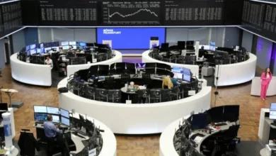 الأسهم الأوروبية تتراجع بضغط من هبوط أسعار النفط وترقب الإغلاق الحكومي الأمريكي