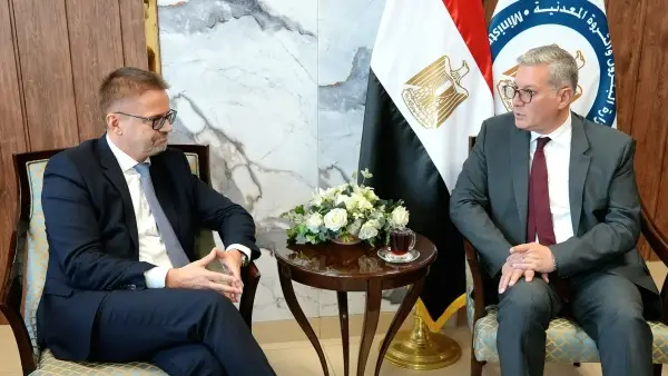 البترول وتوتال إنرجيز تبحثان تطوير منظومة النقل الآمن للمشتقات وفق أحدث المعايير