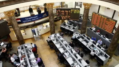 البورصة المصرية تغلق تعاملاتها بتباين.. وEGX30 يتراجع تحت ضغط مبيعات محلية وعربية