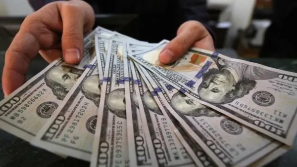 الدولار يواصل الصعود في منتصف تعاملات الأحد ويسجل أعلى سعر عند 48.26 جنيه للشراء
