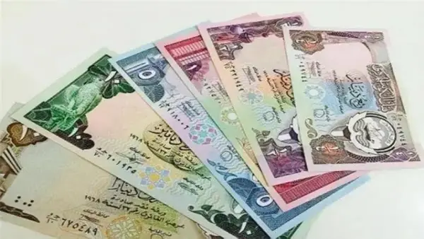 تراجع سعر الدينار الكويتي أمام الجنيه المصري في ختام تعاملات الإثنين