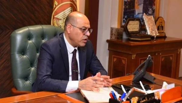 وزير العمل يعزي عاملة فقدت طفلتها ويتعهد بمتابعة الواقعة وتطبيق القانون