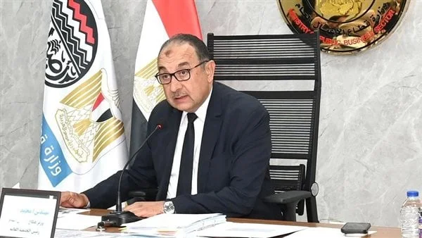 وزير قطاع الأعمال يبحث مع القيادات التنفيذية تطوير شركات الأدوية والمستلزمات الطبية