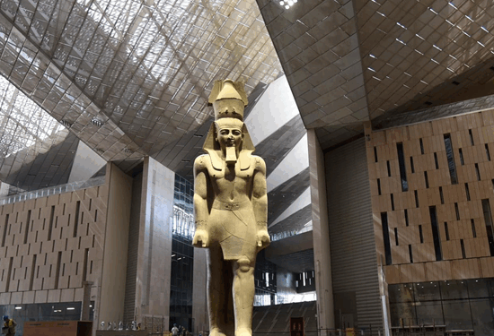 افتتاح المتحف المصري الكبير ينعش السياحة ويحفز تطوير منظومة الطيران