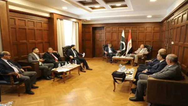 الإسكندرية تطرح فرصًا استثمارية جديدة في النقل والإعلانات وتعزز التعاون الاقتصادي مع باكستان