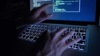 مايكروسوفت تحذر من موجة هجمات إلكترونية تستغل المستخدمين لخداعهم بتثبيت فيروسات بأنفسهم