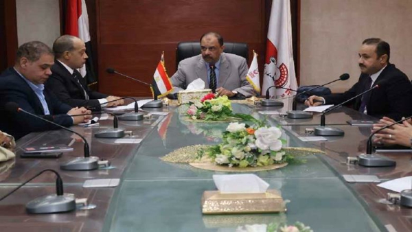 مبادرتان لتوفير اللحوم والسلع الأساسية بأسعار مخفضة في سوهاج بالتعاون بين المحافظة والغرفة التجارية