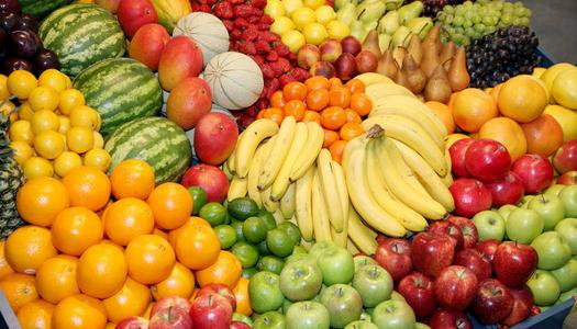 استقرار نسبي في أسعار الفاكهة بأسواق الإسكندرية وارتفاع محدود في الجوافة والمانجو