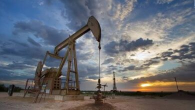 استقرار أسعار النفط وسط توتر سياسي وتحذيرات أمريكية لإيران