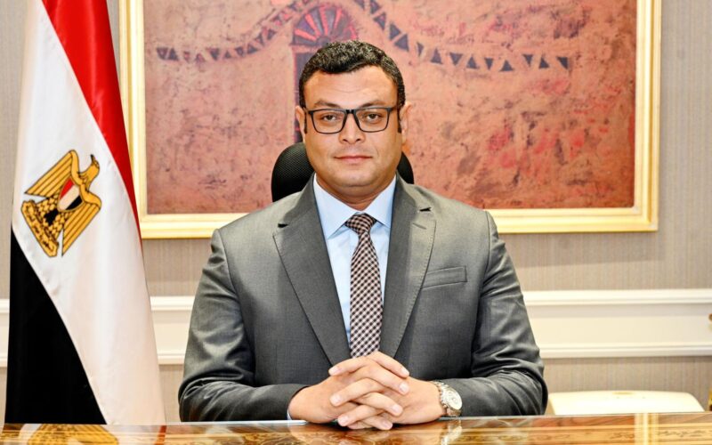 وزير الإسكان يتابع مشروعات البنية التحتية والإسكان بتوسعات الشيخ زايد