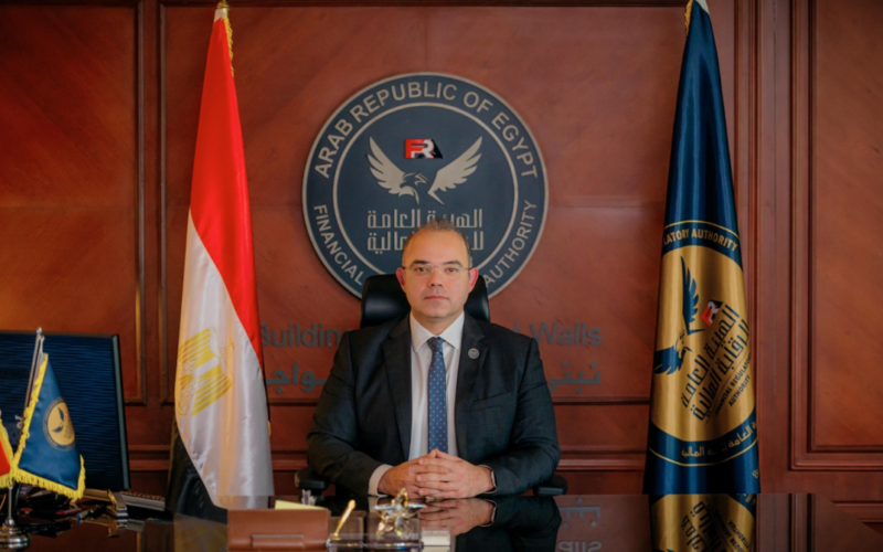 الرقابة المالية تطور عقد التأمين الجماعي لعملاء التمويل متناهي الصغر