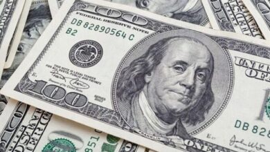 استقرار الدولار مع ميل طفيف للانخفاض في بداية تعاملات الأربعاء