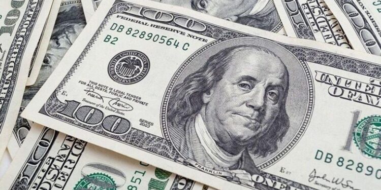 استقرار الدولار مع ميل طفيف للانخفاض في بداية تعاملات الأربعاء