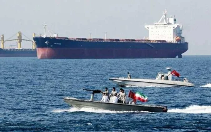 الحرب الأمريكية الإيرانية تضغط على أسواق التأمين العالمي وتزيد أقساط الشحن والطيران