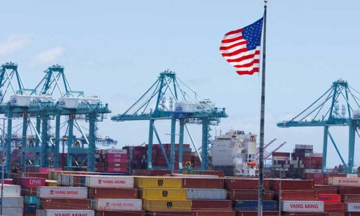 ترامب يعلّق العمل بقانون الشحن الأمريكي 60 يومًا لتهدئة أسواق النفط