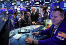 تباين أداء الأسهم الأمريكية وسط ضغوط مفاوضات السلام وتراجع قطاع البرمجيات