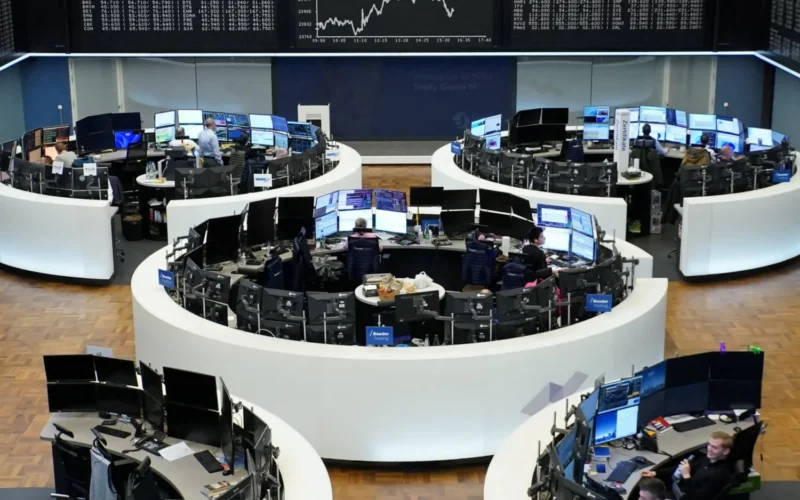تراجع الأسهم الأوروبية مع تصاعد التوترات وبدء الحصار الأمريكي لمضيق هرمز