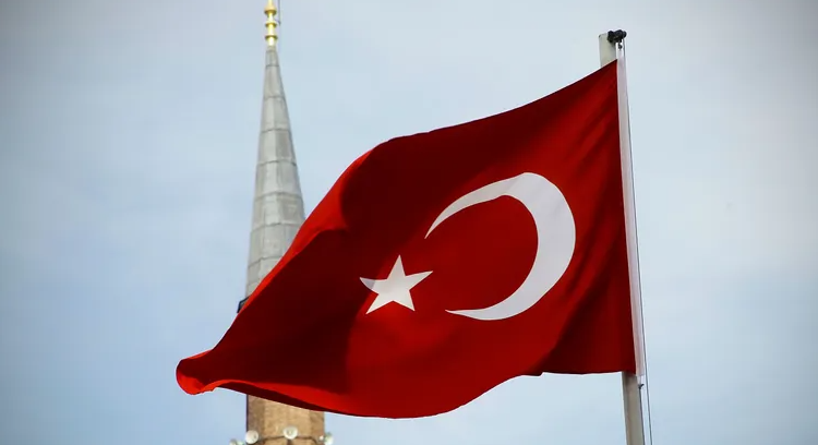 فيتش تخفض نظرتها المستقبلية لتركيا إلى مستقرة وسط تراجع حاد في الاحتياطيات الأجنبية