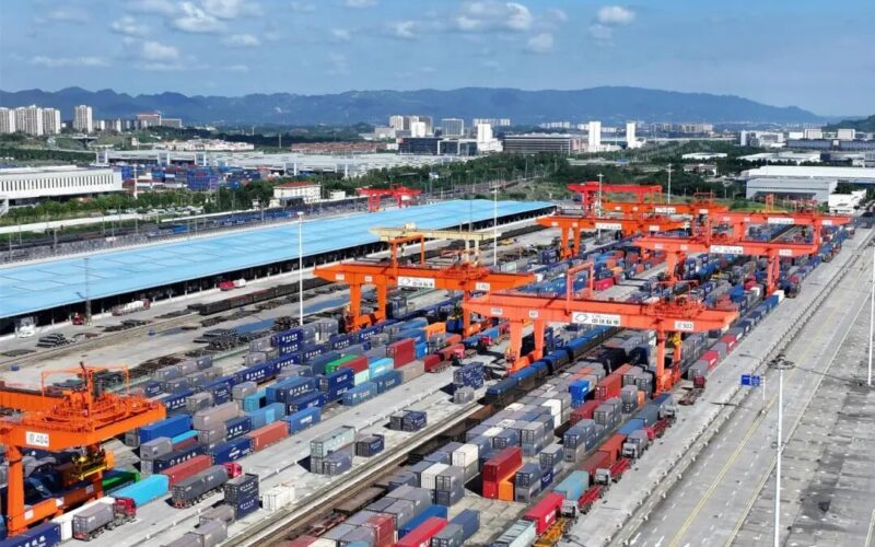 نادي لندن للحماية والتعويض يدعو شركات الشحن لمراجعة تغطيات مخاطر الحرب