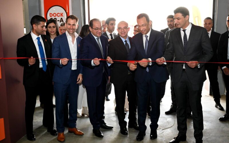 وزير الصناعة يدعو طلبات مصر لتوسيع نشاطها نحو دعم المنتجات الصناعية
