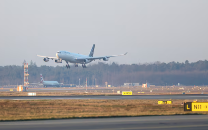 وكالة الطاقة الدولية تحذر من نقص وقود الطائرات في أوروبا خلال 6 أسابيع وسط أزمة إمدادات