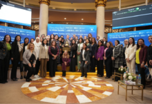 الرقابة المالية تؤكد دعم تمكين المرأة خلال قرع جرس البورصة في يومها العالمي