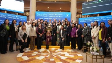 الرقابة المالية تؤكد دعم تمكين المرأة خلال قرع جرس البورصة في يومها العالمي