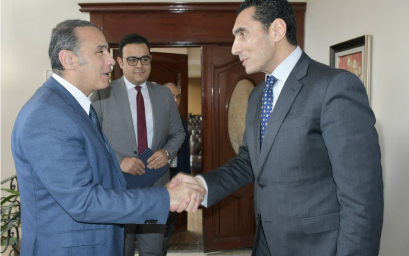 وزير الشباب والرياضة يبحث مع رئيس الرقابة المالية سبل تعزيز التعاون المشترك