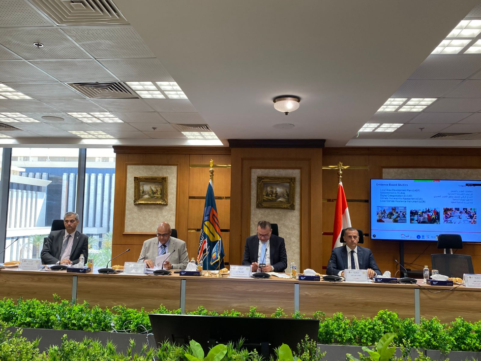 صندوق التنمية الحضرية يناقش خطوات المرحلة المقبلة لمشروع تطوير البنية التحتية بالمناطق الحضرية