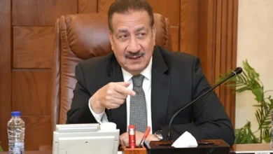 محافظ بورسعيد يشدد على الالتزام بالبرامج الزمنية لمشروعات تطوير الأحياء