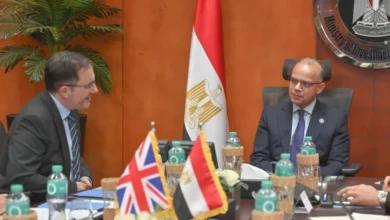 وزير الاستثمار يبحث مع السفير البريطاني تعزيز الشراكة الاقتصادية وزيادة التدفقات الاستثمارية بين البلدين