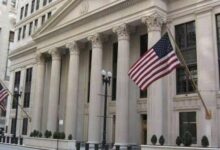 الاحتياطي الفيدرالي يثبت أسعار الفائدة ويترقب بيانات التضخم قبل اجتماع سبتمبر
