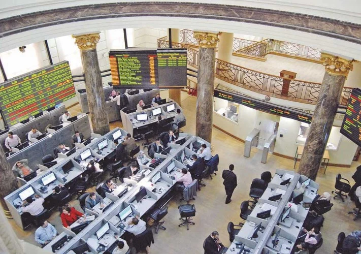 تراجع أسهم المنسوجات والسلع المعمرة بالبورصة.. وجولدن تكس يخالف الاتجاه الصاعد