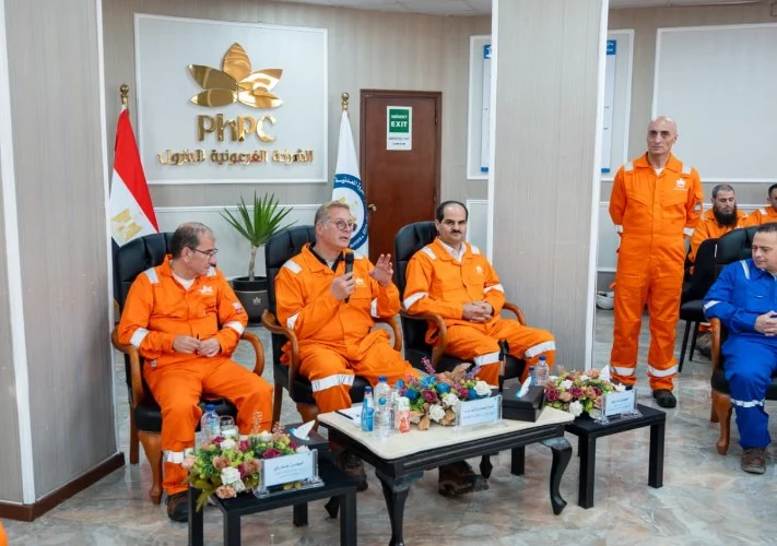 وزير البترول يوجه بالإسراع في ربط حقل هارمتان البحري بتسهيلات الإنتاج