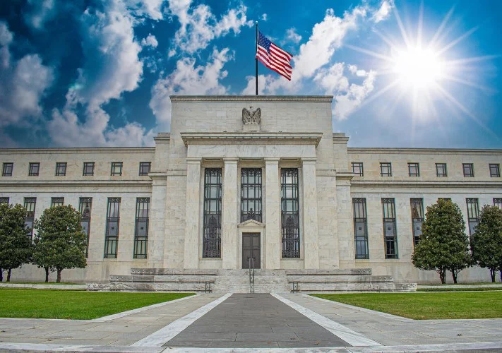 بعد رفع الفائدة 0.25%.. الاحتياطي الفيدرالي يلمح إلى زيادة أخرى هذا العام