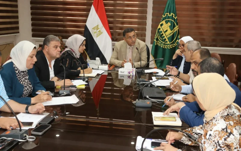 ترتيب الأولويات وفق الاحتياجات.. محافظ القليوبية يوجه بالإسراع في تنفيذ مشروعات الخطة الاستثمارية 2026/2027