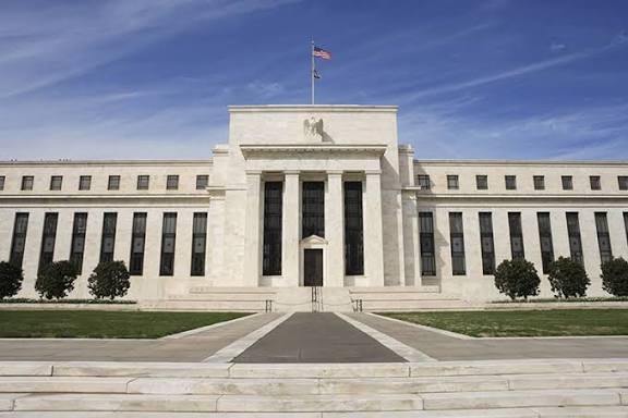 ستاندرد تشارترد: احتمالات رفع الفائدة الأمريكية تتجاوز 50% في سبتمبر