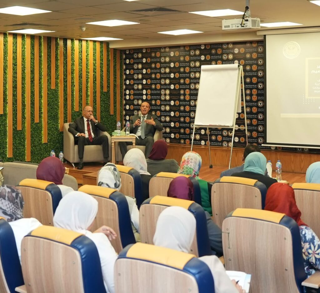 الرقابة المالية تدرب العاملين بالجهاز المركزي للتعبئة العامة والإحصاء على تحليل البيانات المالية