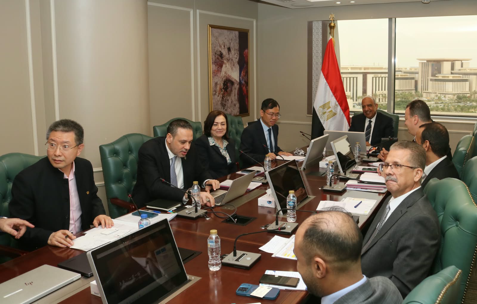 الكهرباء تبحث جذب استثمارات «EDRA» لتطوير الشبكة الذكية والتوسع في الطاقة المتجددة