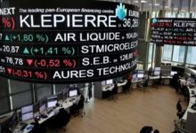 تراجع الأسهم الأوروبية بقيادة باريس وميلانو وسط تصاعد الاضطرابات في فرنسا وإيطاليا